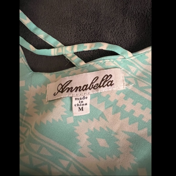 Green patterned flowy top by Annabella. Perfect condition - Picture 3 of 3